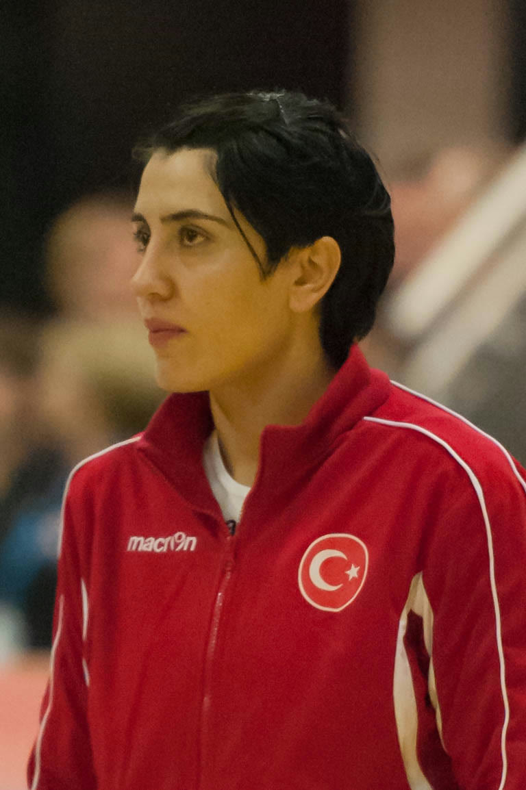 Milli hentbolcu Yeliz Özel (2014, arşiv)