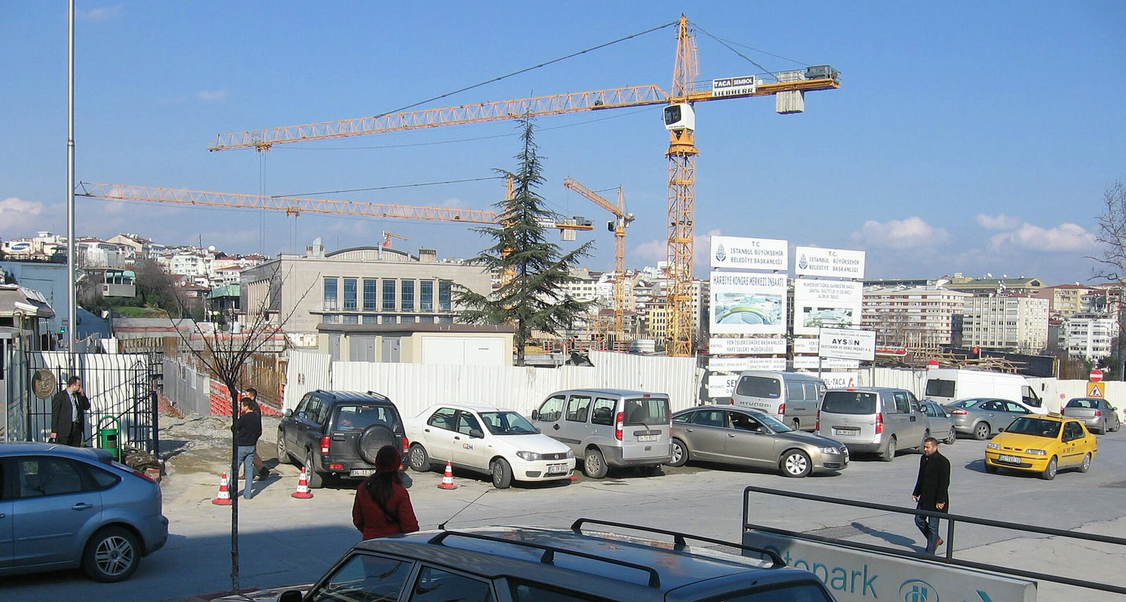 موقع إنشاءات تعمل فيه رافعات في إسطنبول حربِية (أرشيفية)