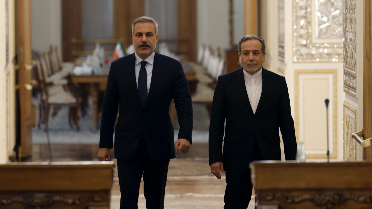 Fidan ve Arakçi, Tahran'daki görüşmede (arşiv, 30 Kasım 2025)