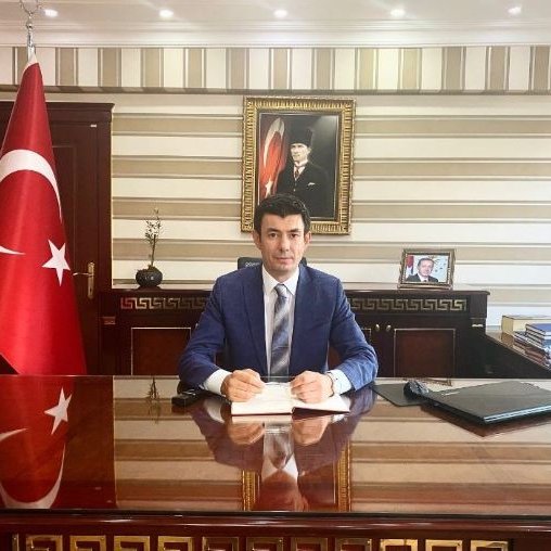 İhsan Ayrancı makam odasında (arşiv)