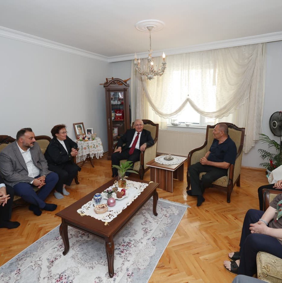 Bakan Güler'in şehit ailesine Maltepe'deki ziyareti