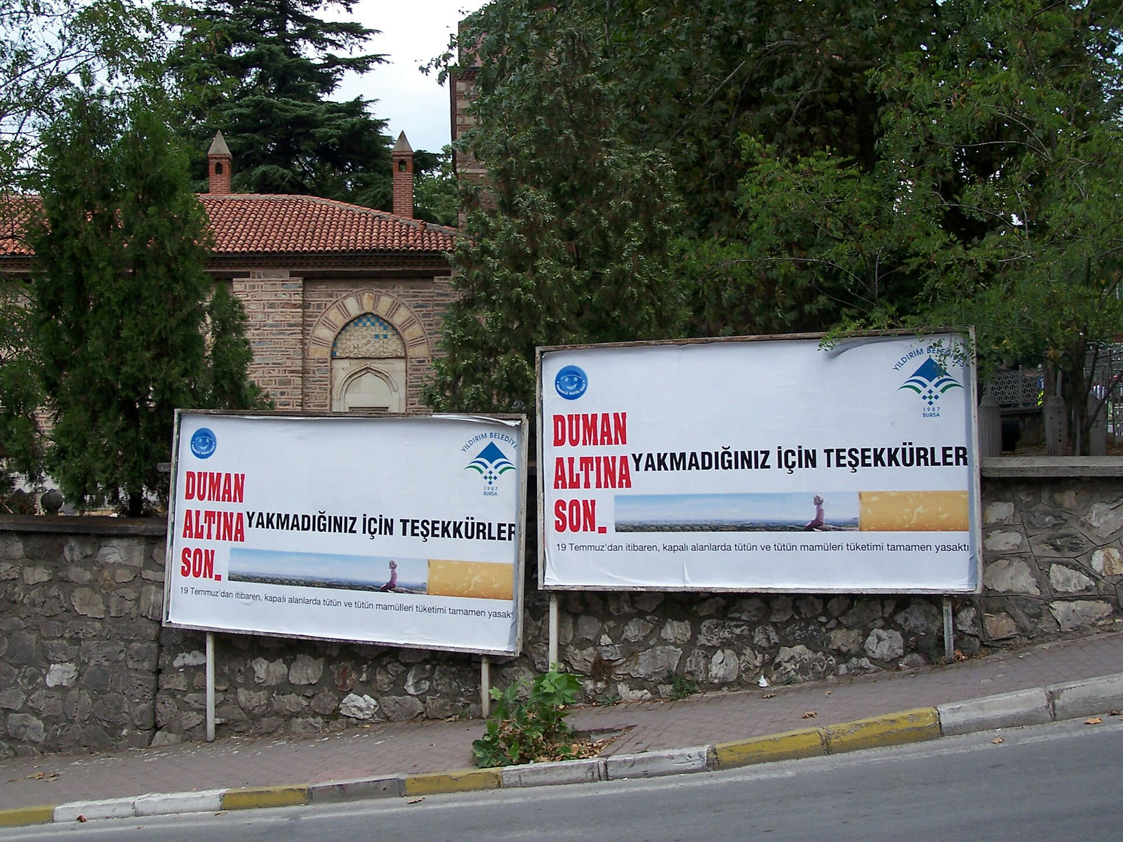 Bursa'da sigara karşıtı kampanya panoları (arşiv)