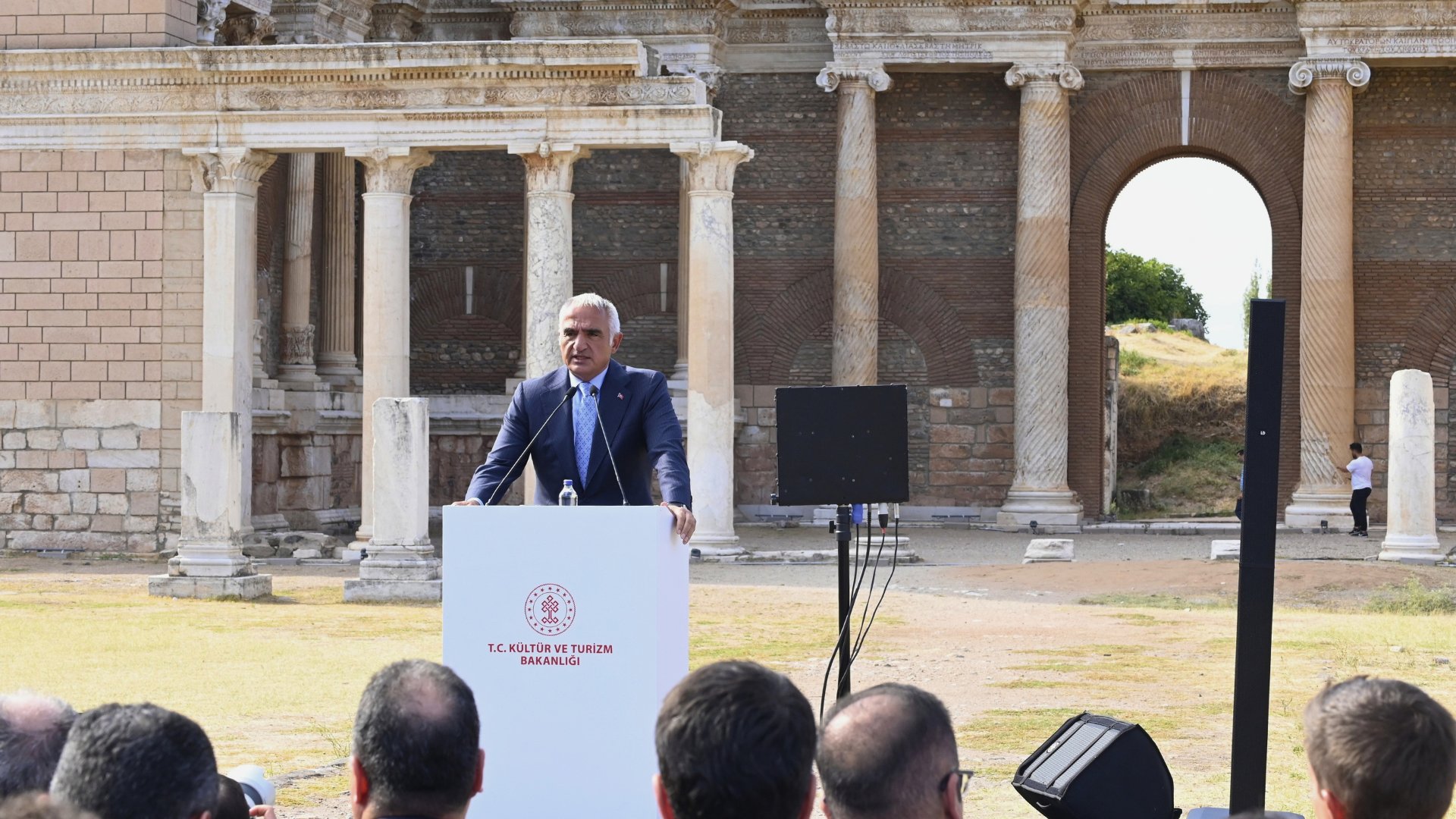 Kültür ve Turizm Bakanı Mehmet Nuri Ersoy açılış töreninde konuşuyor