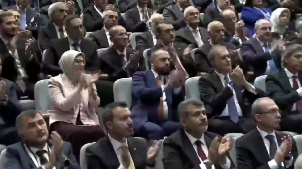 Milletvekilleri Erdoğan'ın konuşmasını alkışlıyor