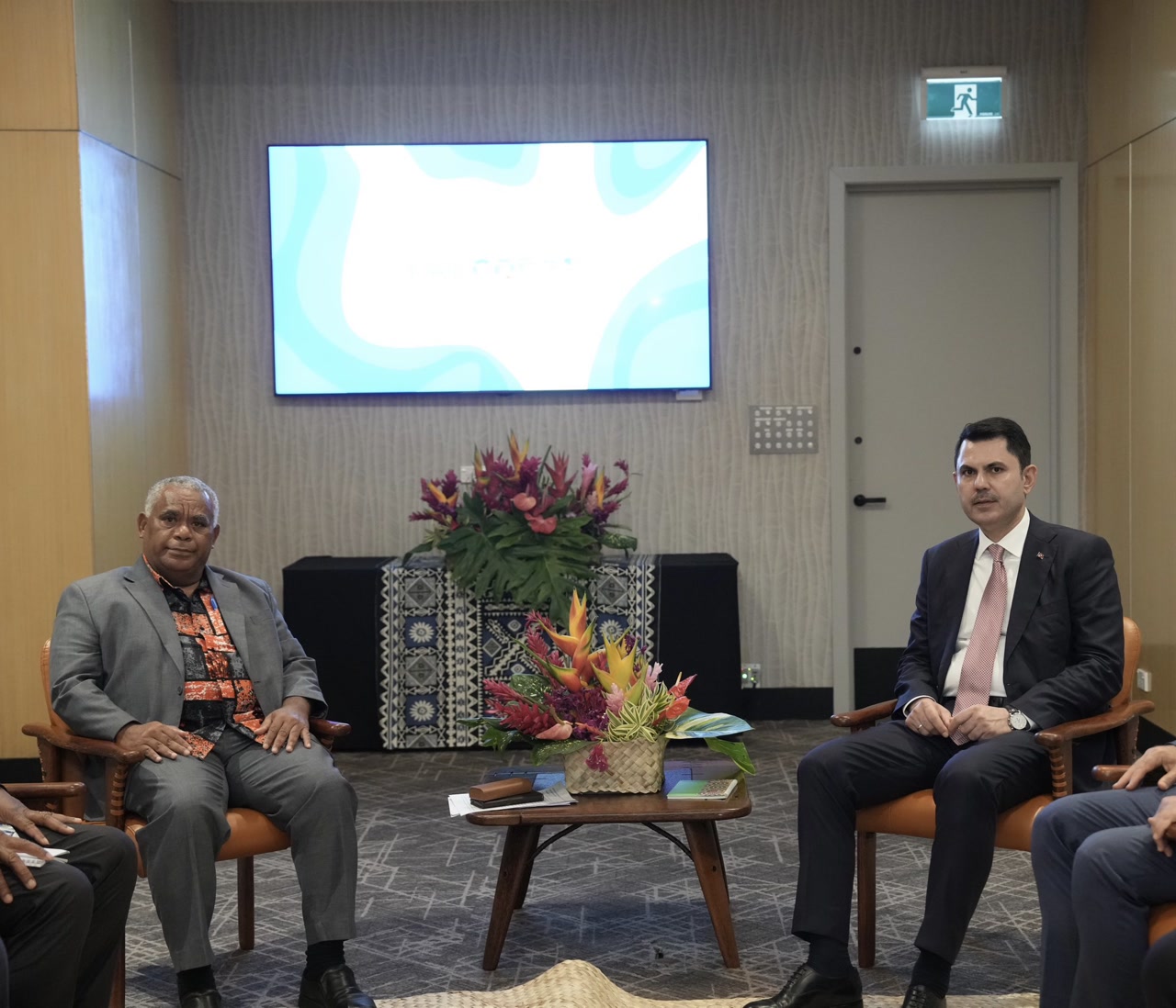 Kurum, Vanuatu Başbakanı Jotham Napat ile görüşürken
