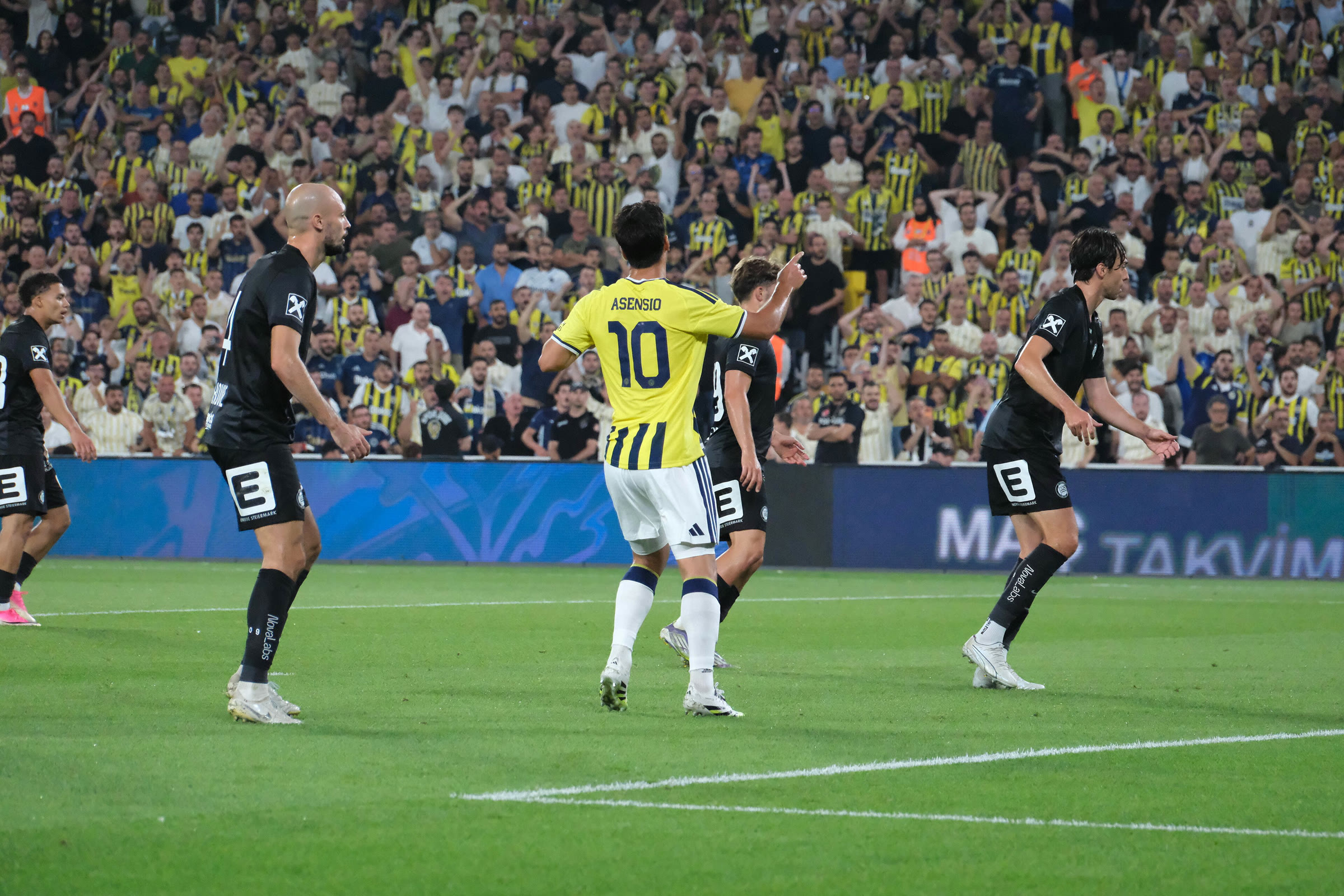 Asensio during Fenerbahçe’s match on Aug. 5 (file photo)