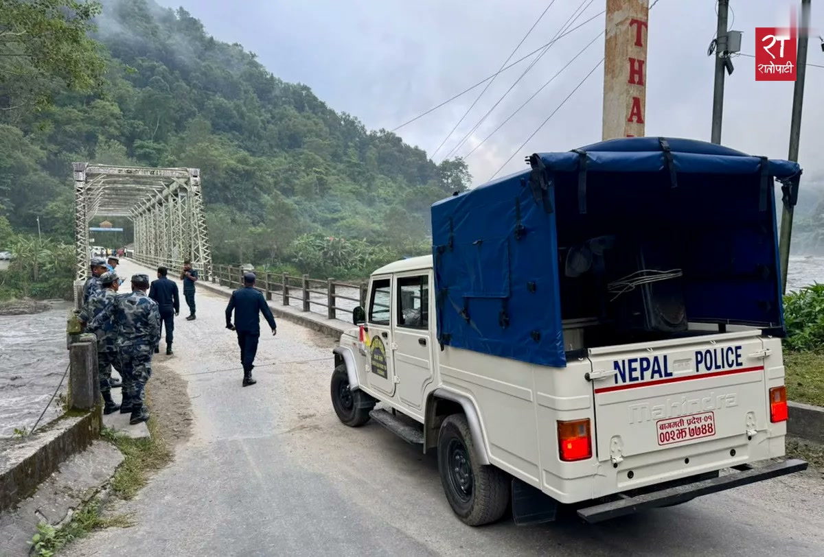 Nepal police on duty in Arughat (Oct. 11)