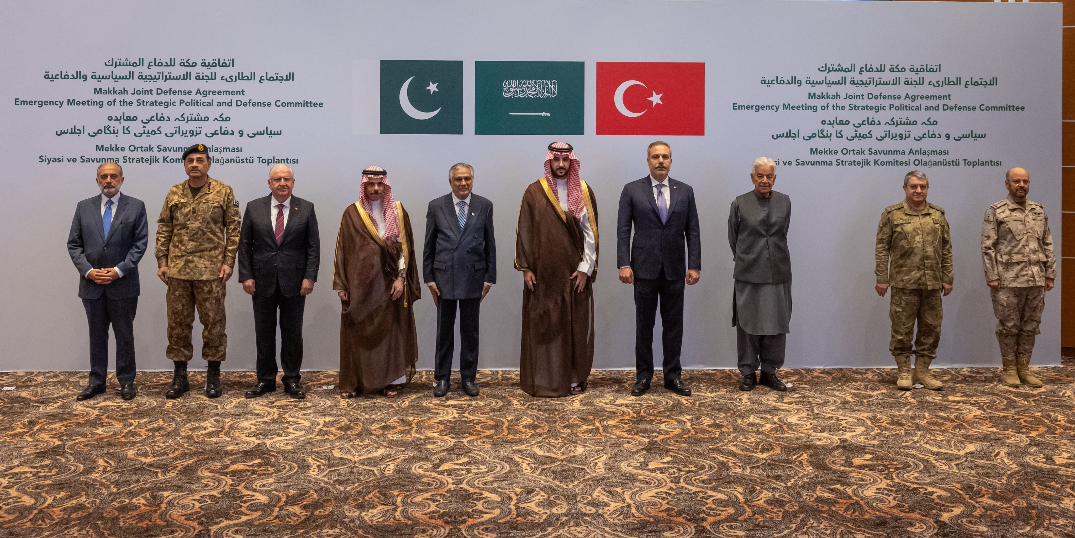 Mekke Ortak Savunma Anlaşması Stratejik Siyasi ve Savunma Komitesi'nin Riyad'daki olağanüstü toplantısının katılımcıları