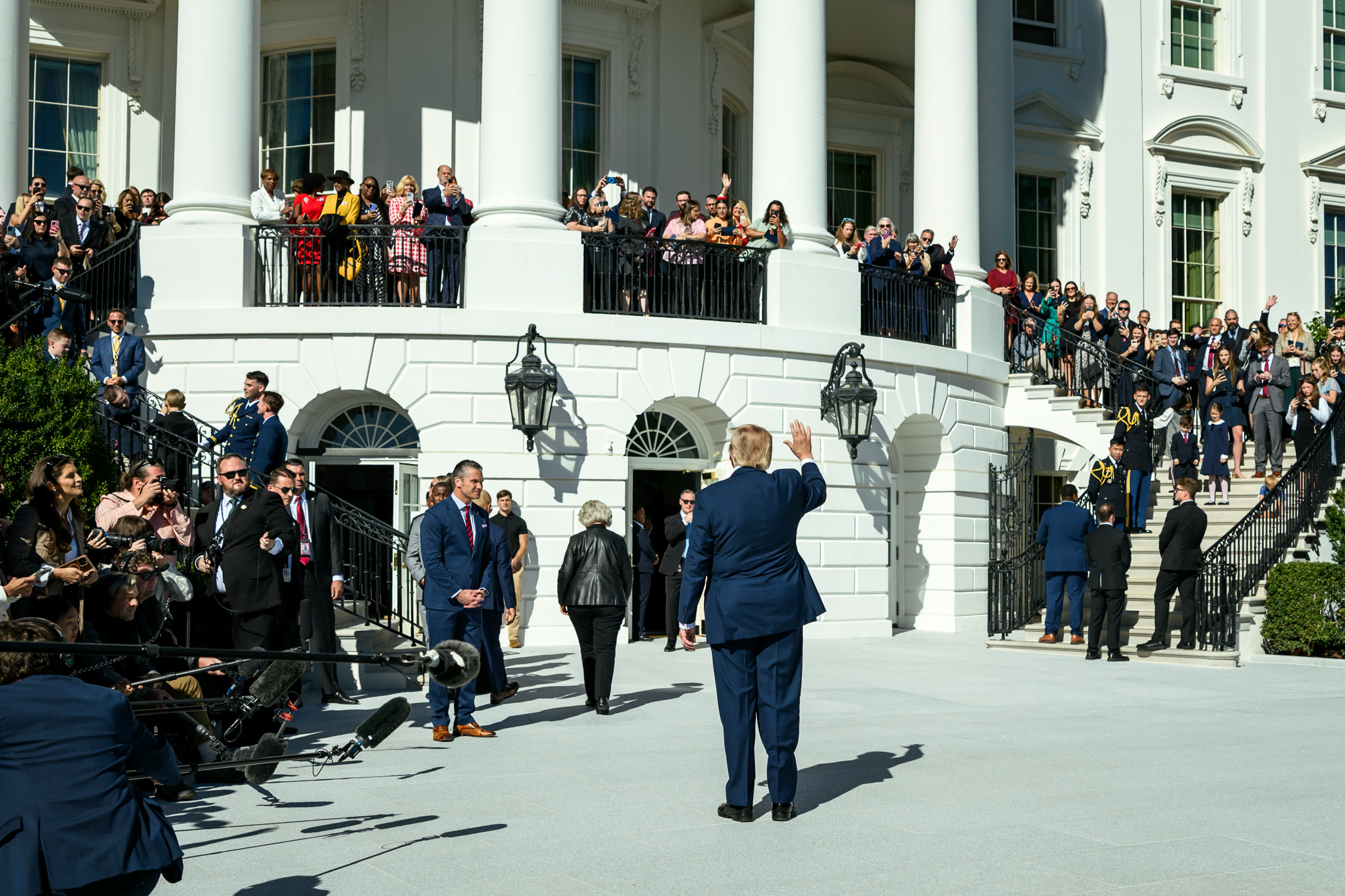 ABD Başkanı Donald Trump, 6 Ekim 2026'da Beyaz Saray'ın güney bahçesinde