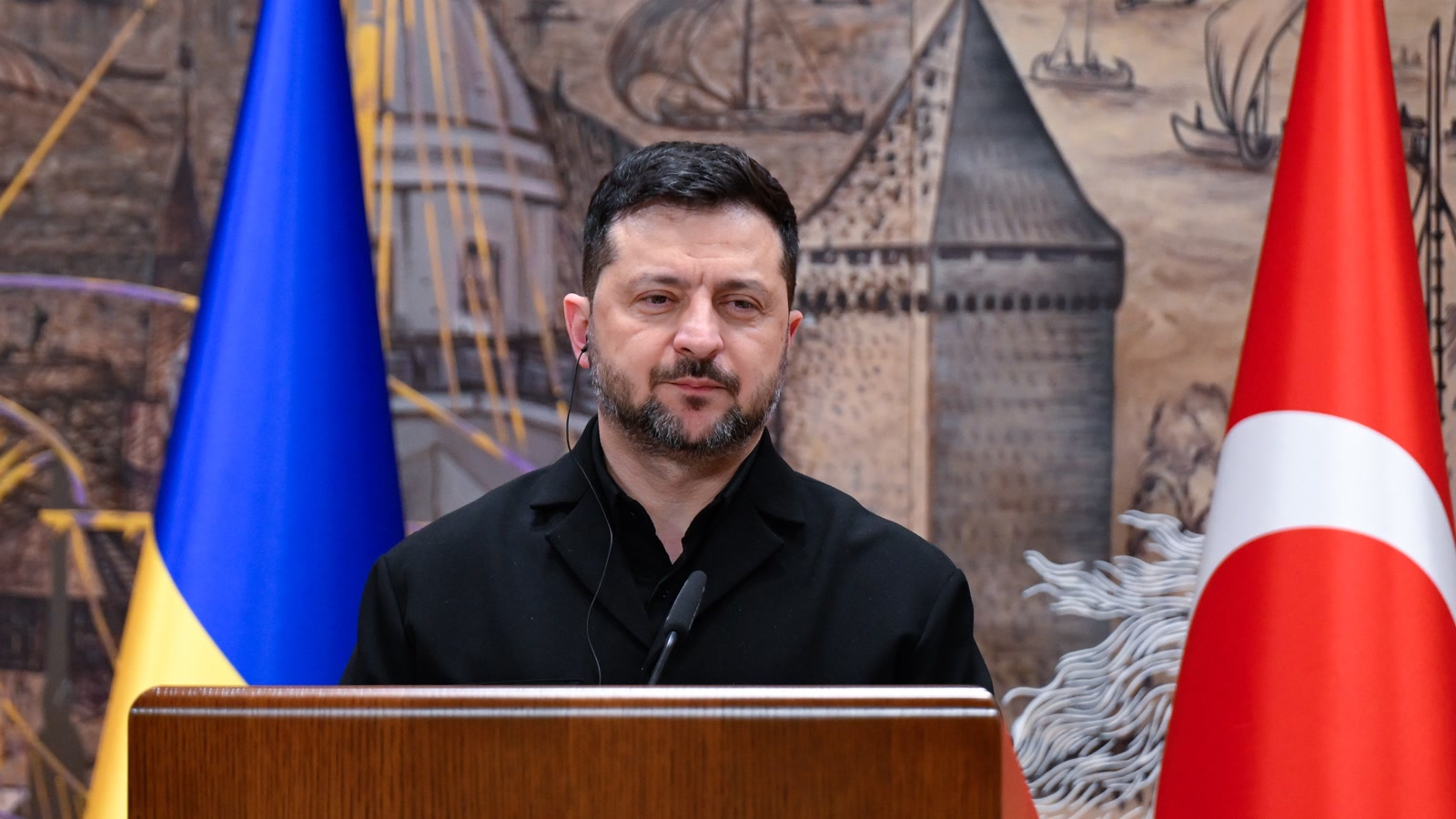 Ukrayna Devlet Başkanı Zelenskiy, İstanbul'daki ortak basın toplantısında konuşuyor
