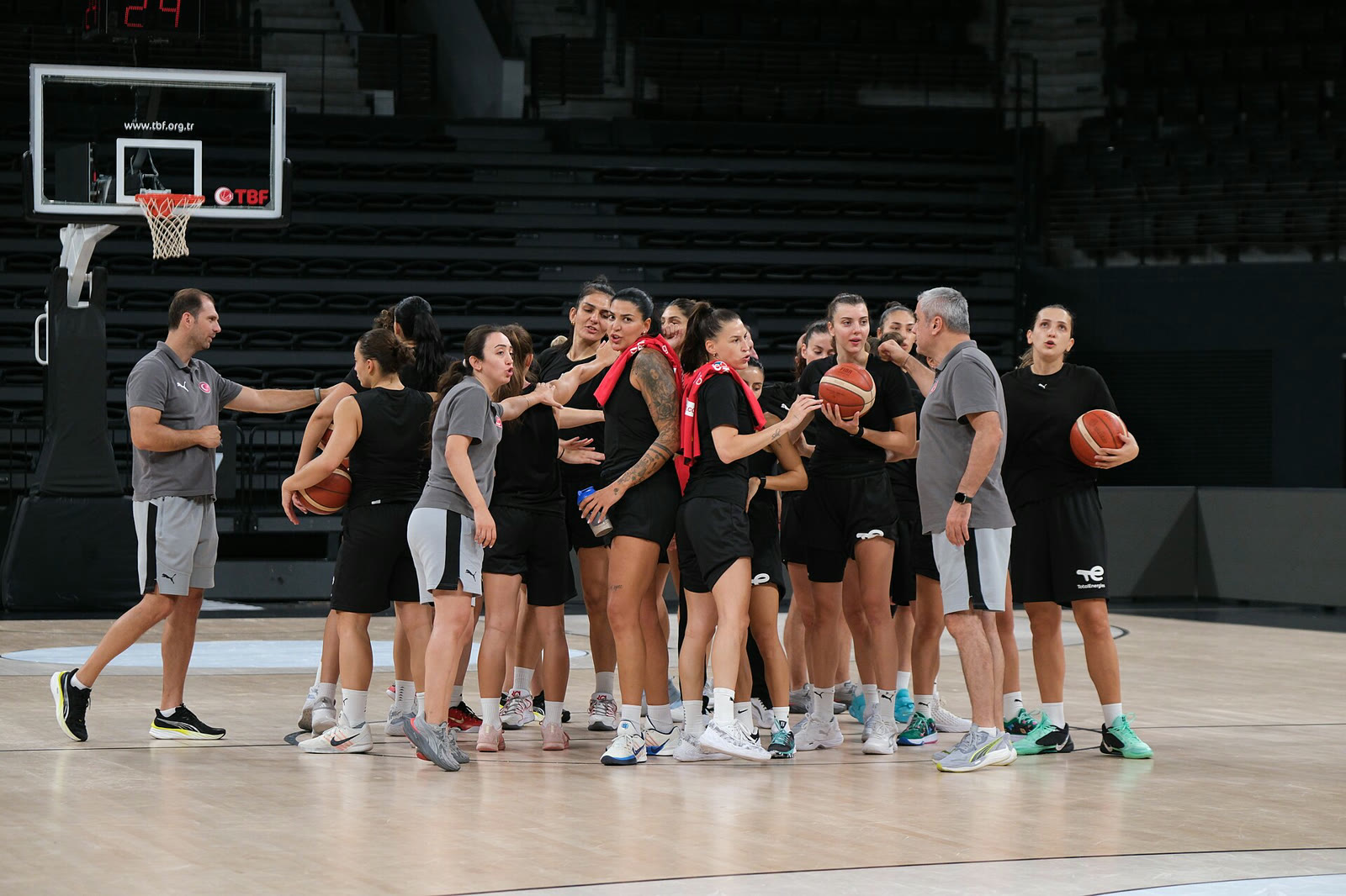 A Milli Kadın Basketbol Takımı antrenmanda (arşiv)