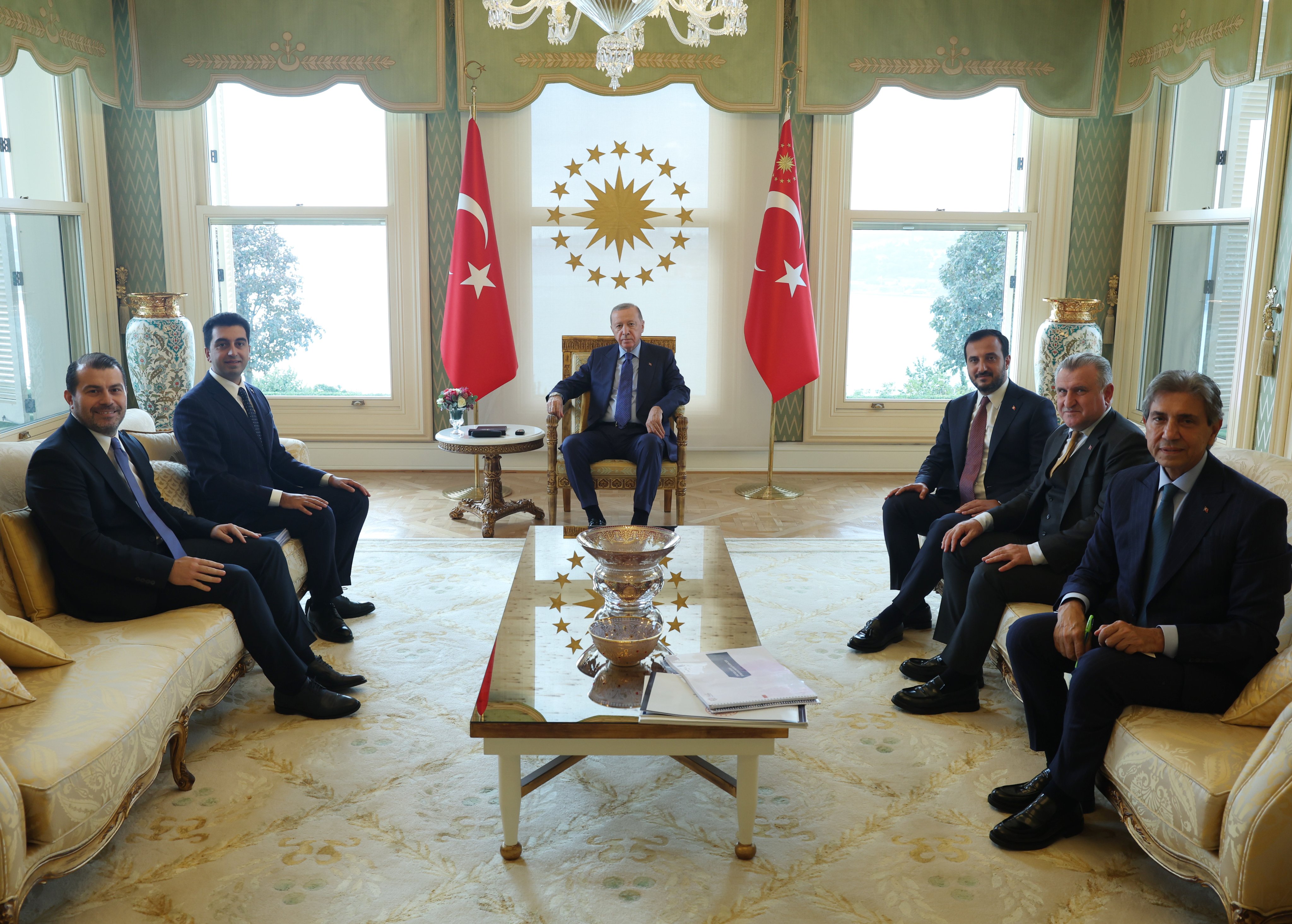 Cumhurbaşkanı Erdoğan, belediye başkanı ve başkan vekilleriyle