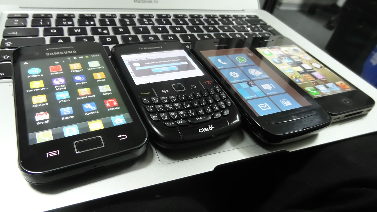 Farklı marka ve modellerde cep telefonları (arşiv)