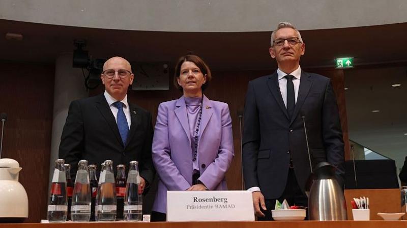 BND Başkanı Martin Jäger (sağda), Anayasayı Koruma Teşkilatı Başkanı Sinan Selen ve BAMAD Başkanı Martina Rosenberg, 5 Ekim 2026