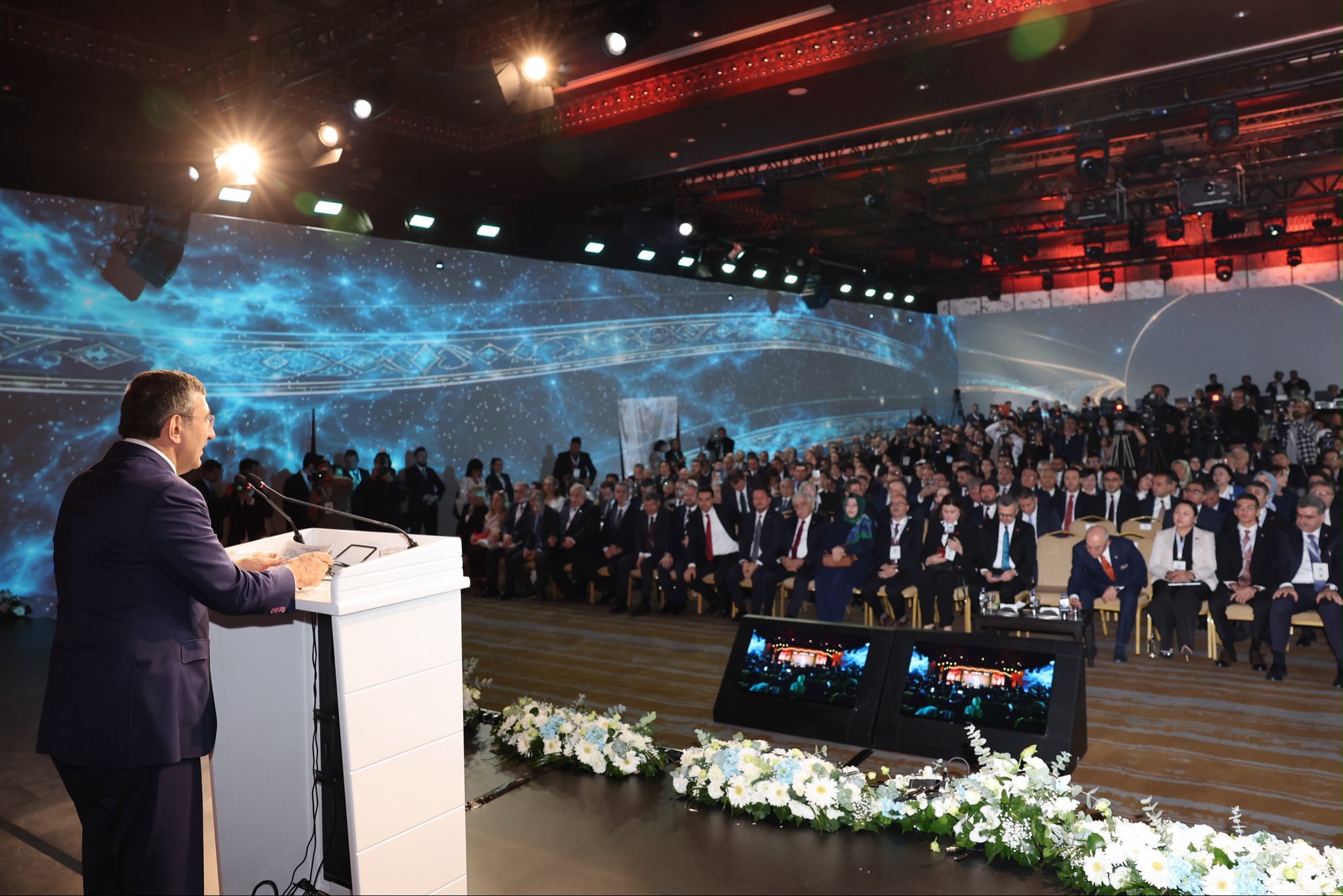 Вице-президент Джевдет Йылмаз выступает на Форуме диалога тюркского мира