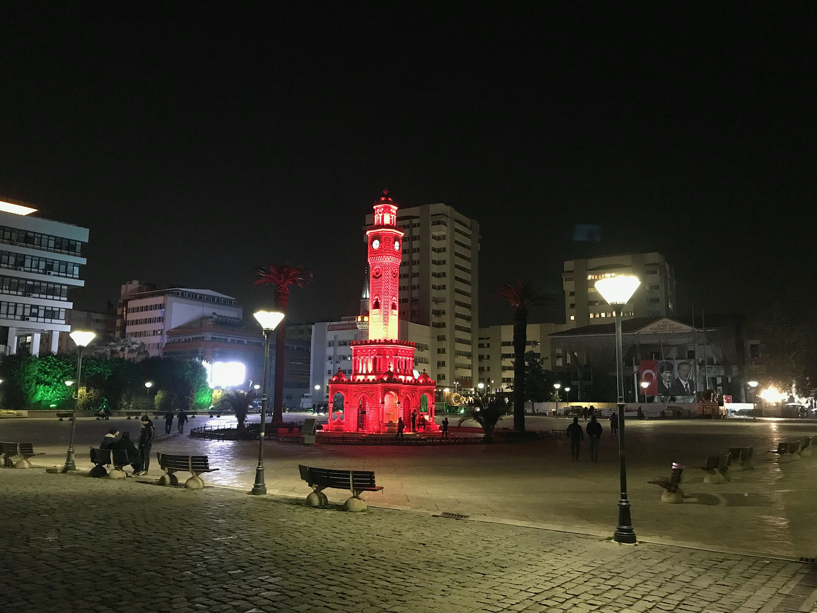 İzmir'de Konak Meydanı ve Saat Kulesi (arşiv)