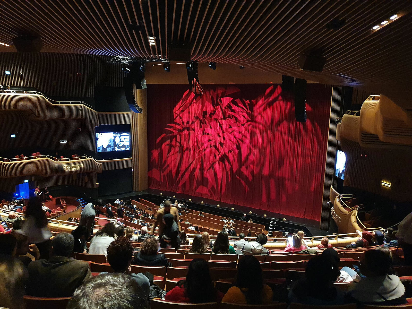 Zorlu Performans Sanatları Merkezi'ndeki Turkcell Sahnesi (2022, arşiv)