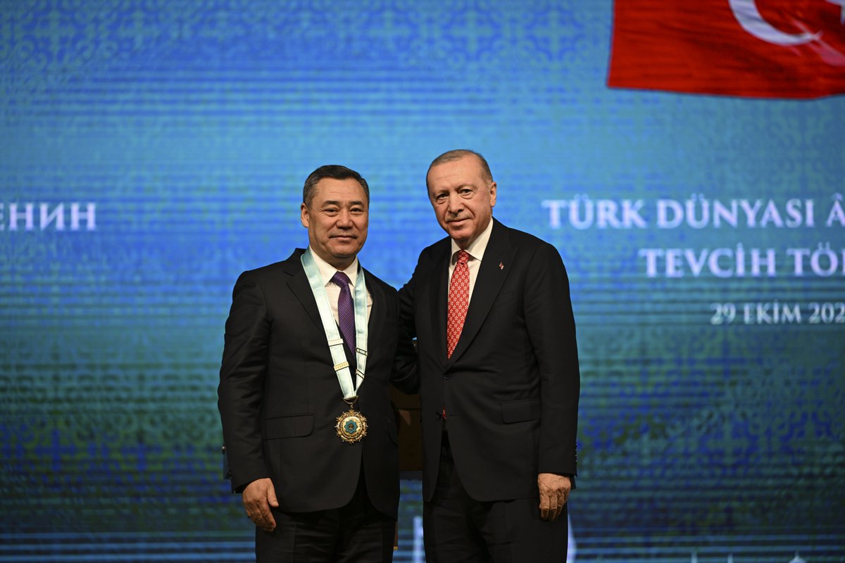 President Erdoğan presented Japarov with the Order of the Turkic World on 29 October