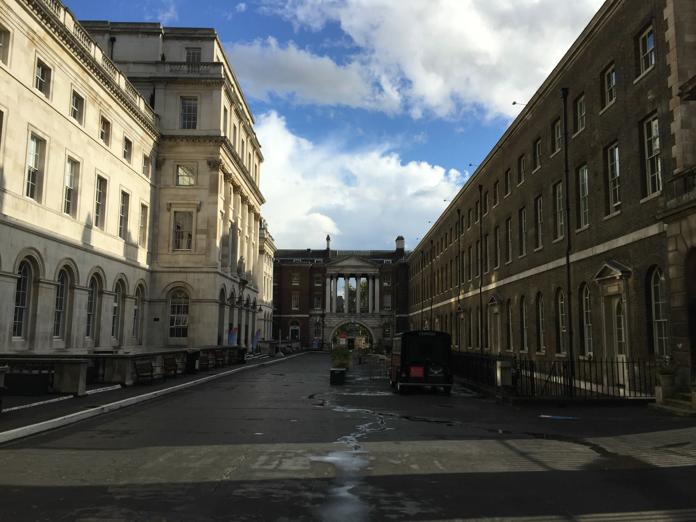 King's College London Strand kampüsünün tarihi avlusu