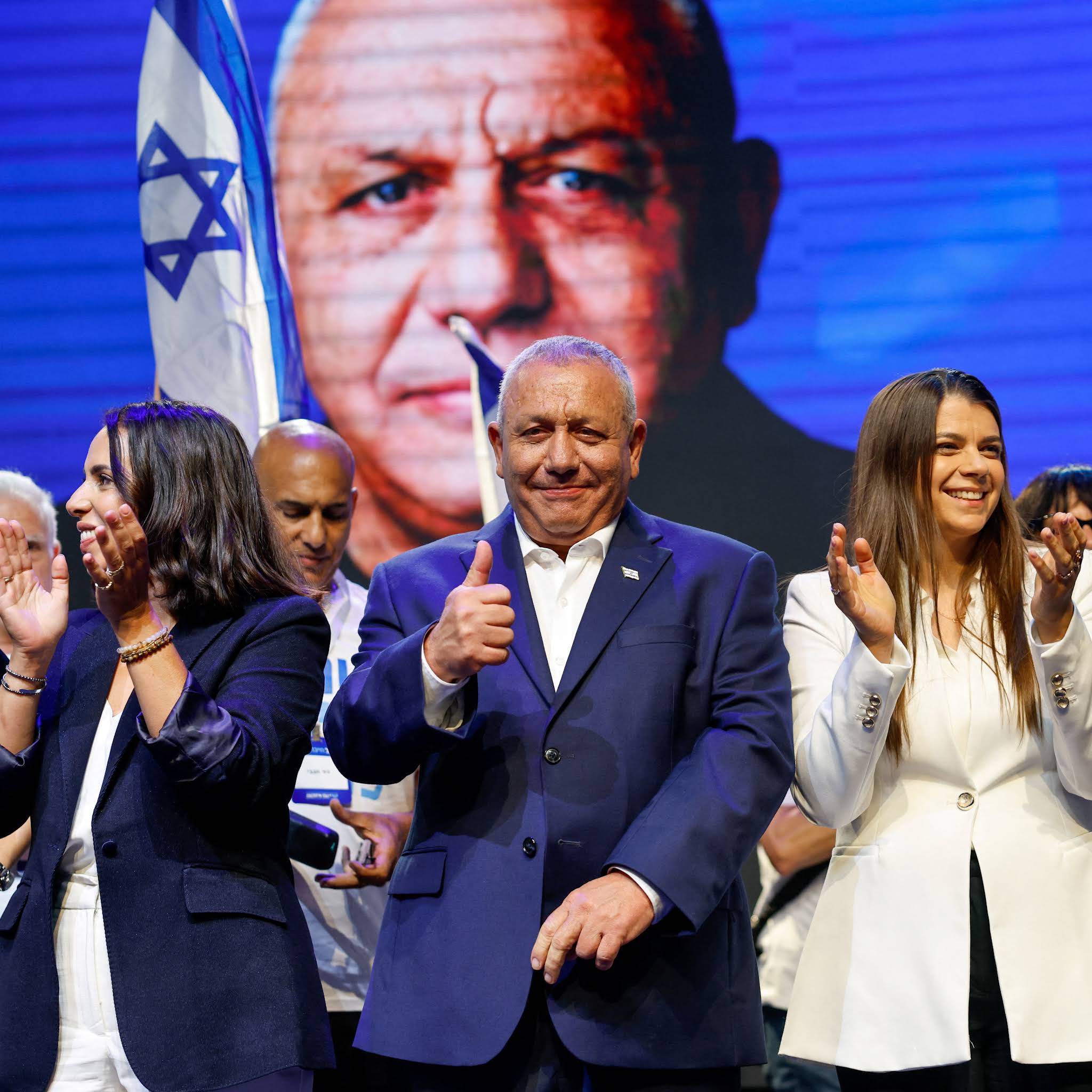Gadi Eisenkot, sandık çıkış anketlerinin ardından destekçileriyle