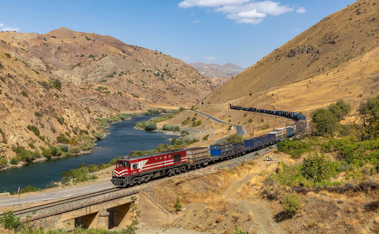 Elazığ'da bir TCDD yük treni; en yüksek artış ulaştırmada (arşiv)