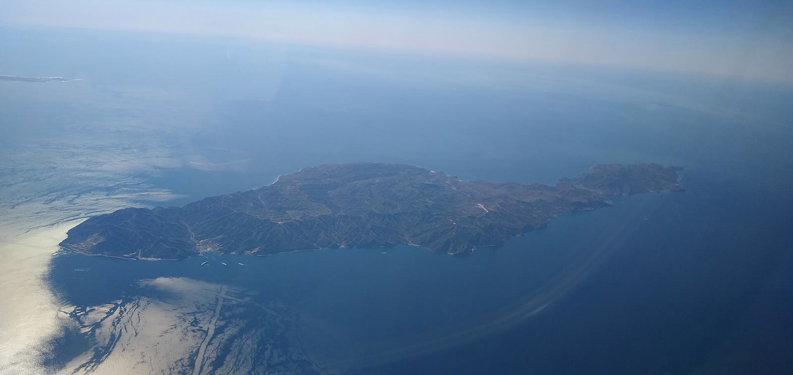 Santa Catalina Adası'nın havadan görünümü (arşiv)