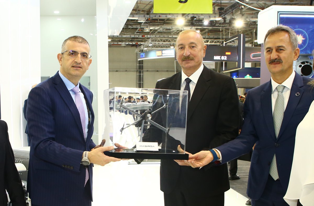 Azerbaycan Cumhurbaşkanı Aliyev ASELSAN standında
