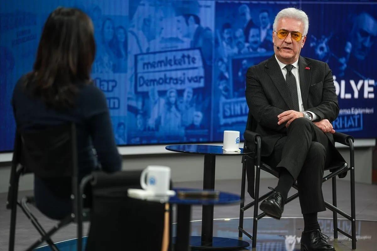 Karadağlı ve moderatör Barışkan Ünal