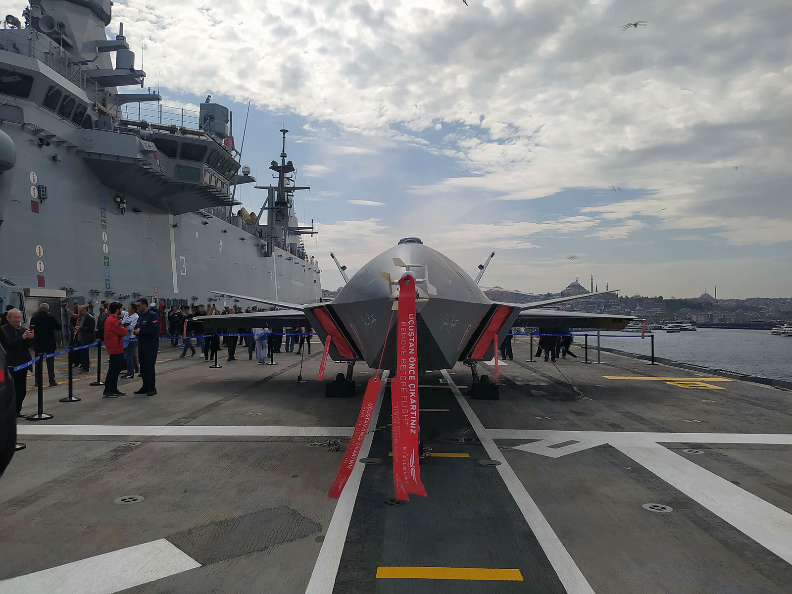 KIZILELMA, TCG Anadolu'nun güvertesinde (arşiv)