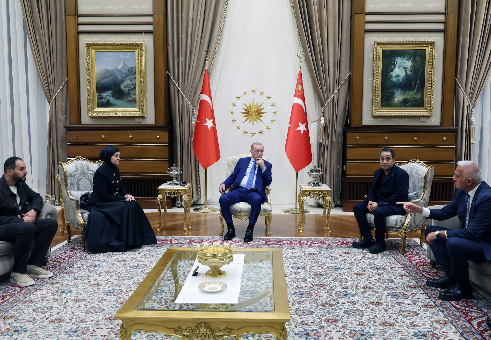 Kabul, Cumhurbaşkanlığı Külliyesi'nde basına kapalı yapıldı