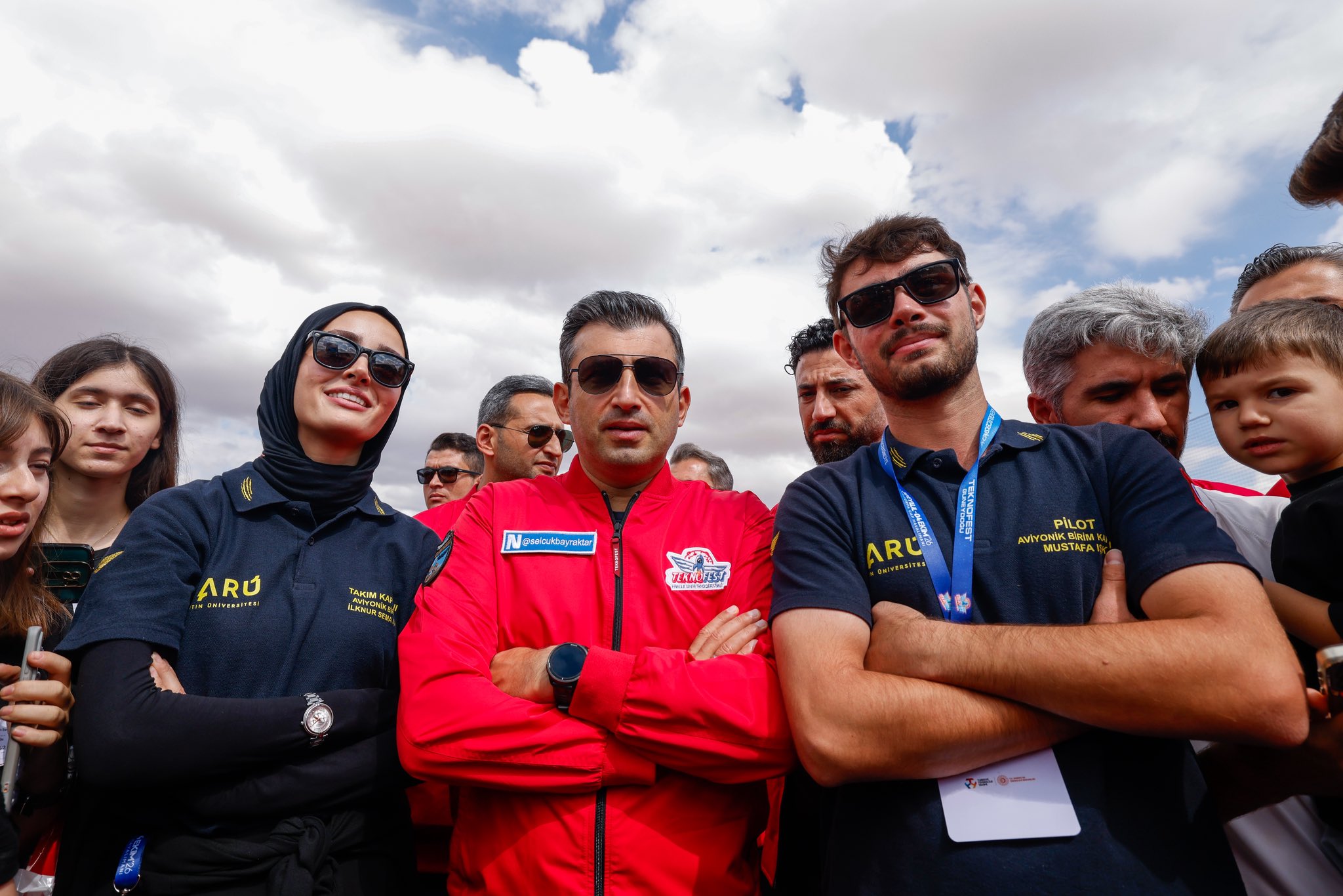 Festival alanında pilotlar ve ziyaretçiler