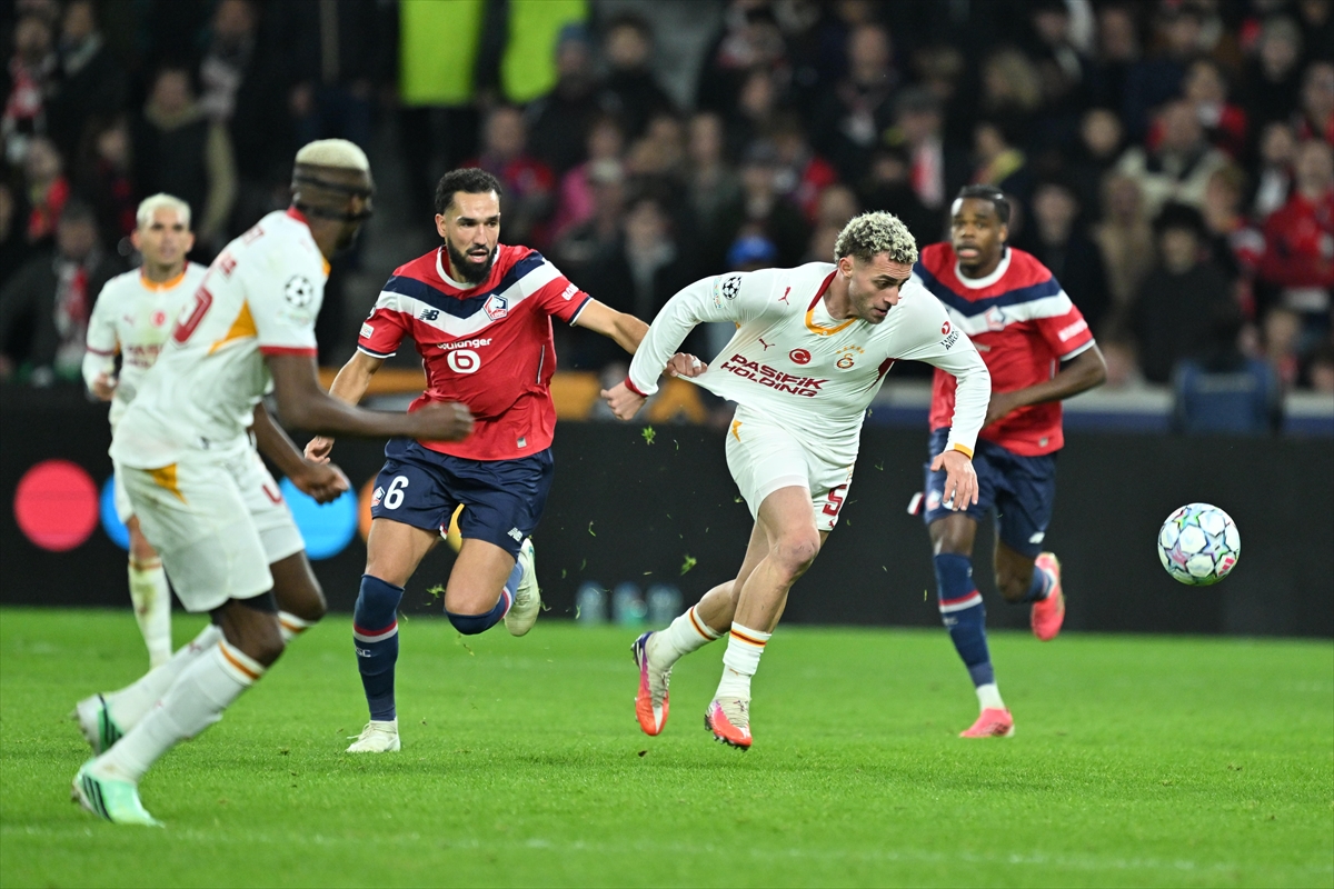 Galatasaraylı futbolcular gol sevinci yaşıyor
