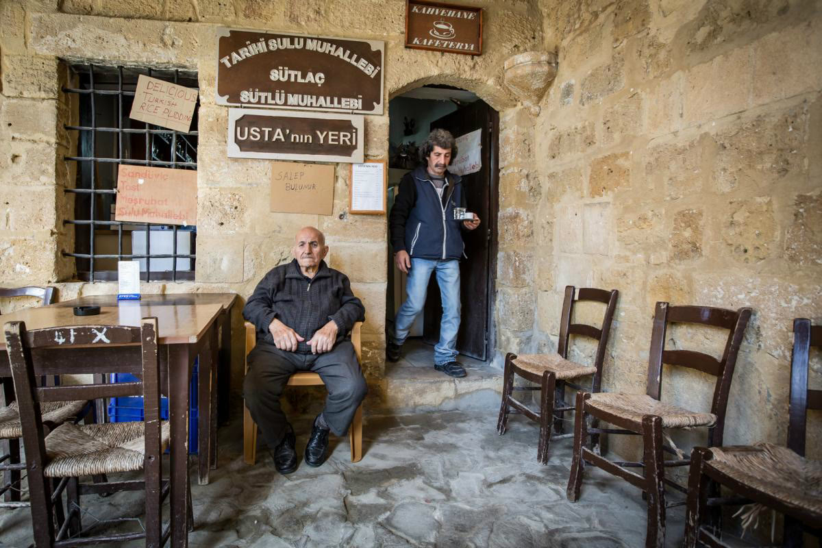 Lefkoşa'daki Büyük Han'da bir kahvehane (arşiv)