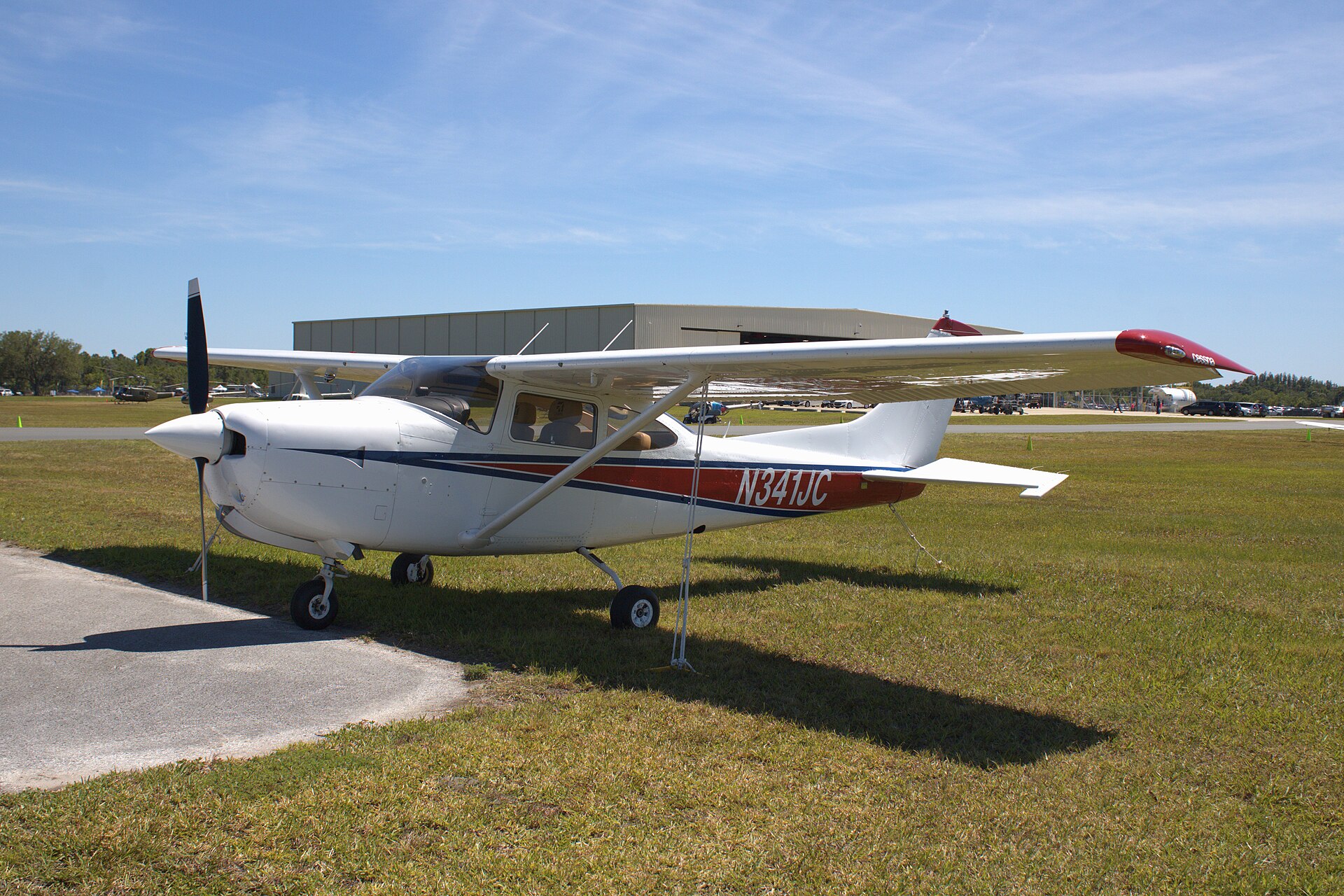 Cessna R182 Skylane RG tipi bir uçak (arşiv)