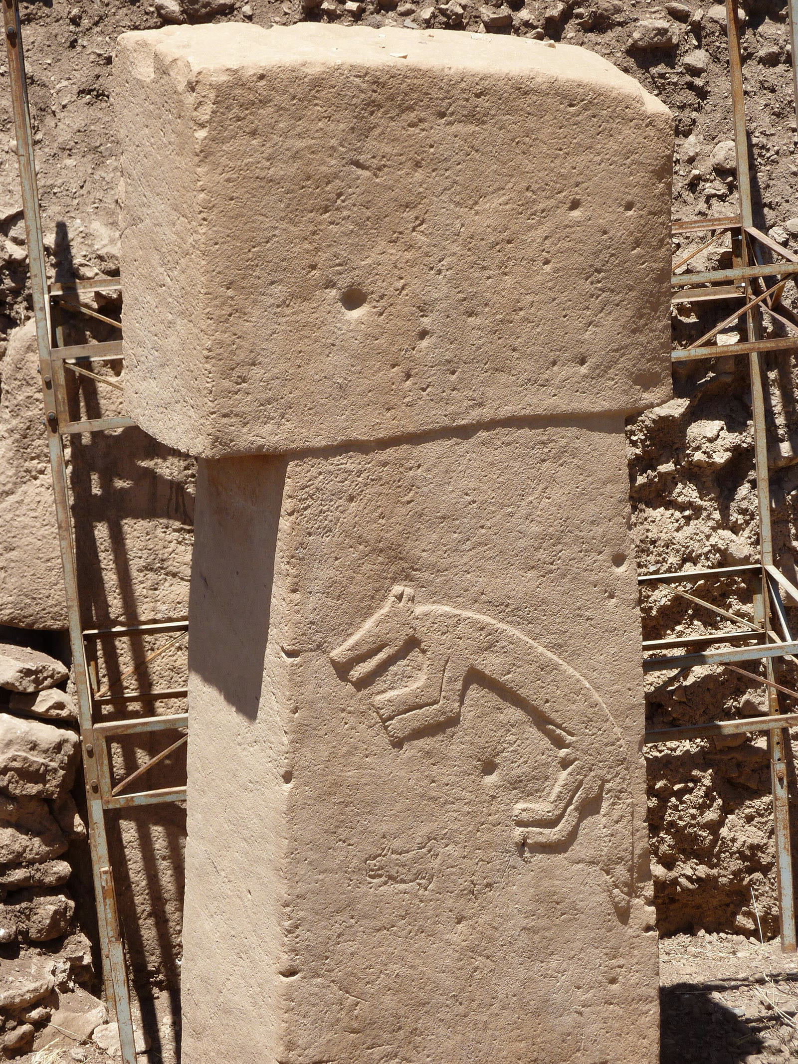 Göbekli Tepe'deki T biçimli dikilitaşlar (arşiv)
