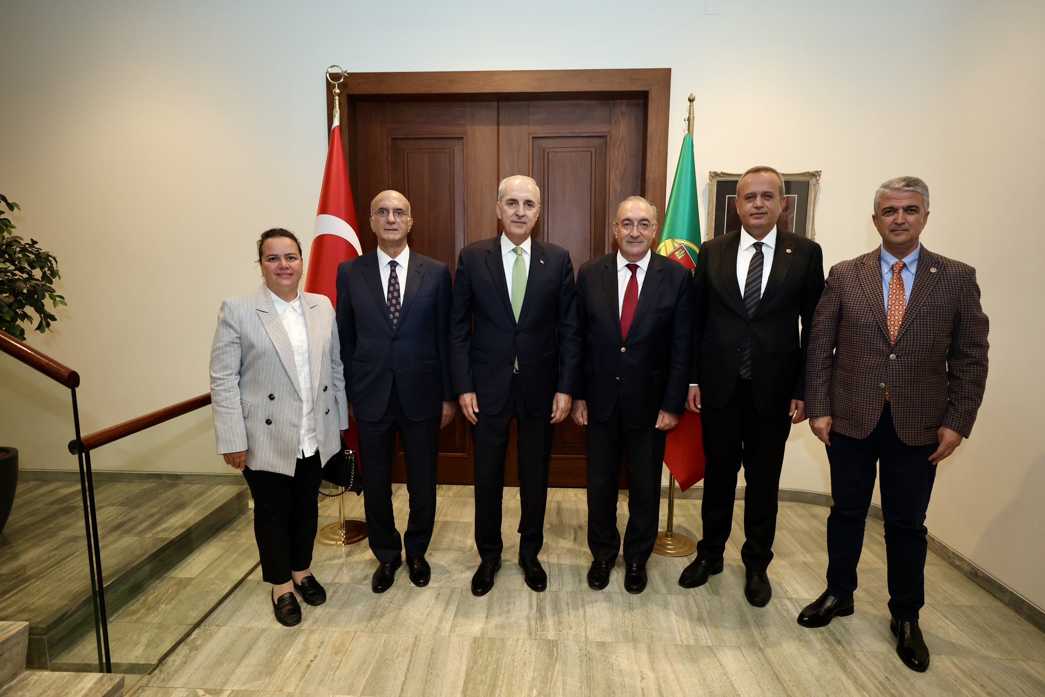 Kurtulmuş, Lizbon Büyükelçiliği personeliyle